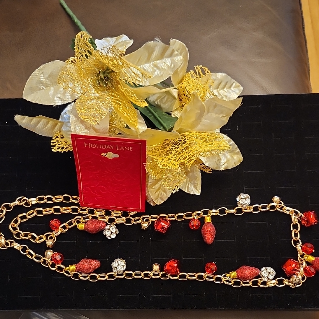 Holiday Lane Gold And Red Beaded Necklace 15$